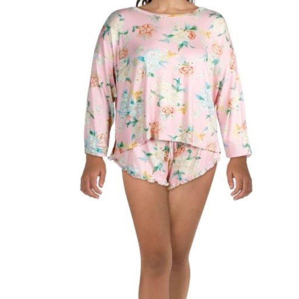 NWT PLUSH 2PC FLORAL PAJAMA SETS - Large